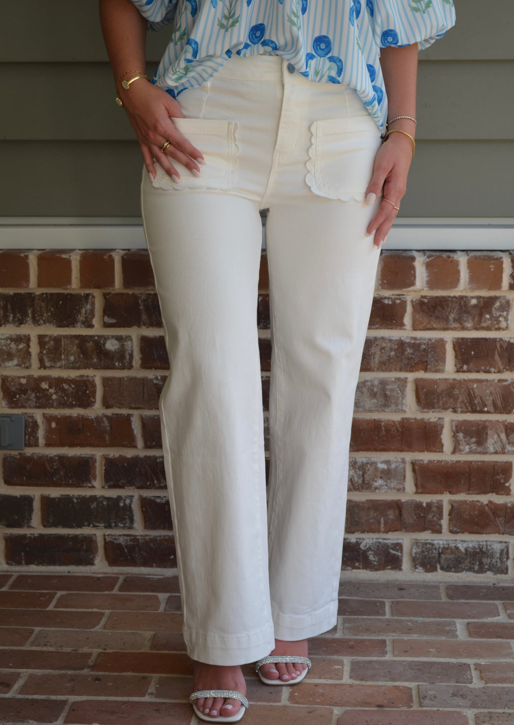 Solid Color Scalloped Patch Pocket Shift Jeans