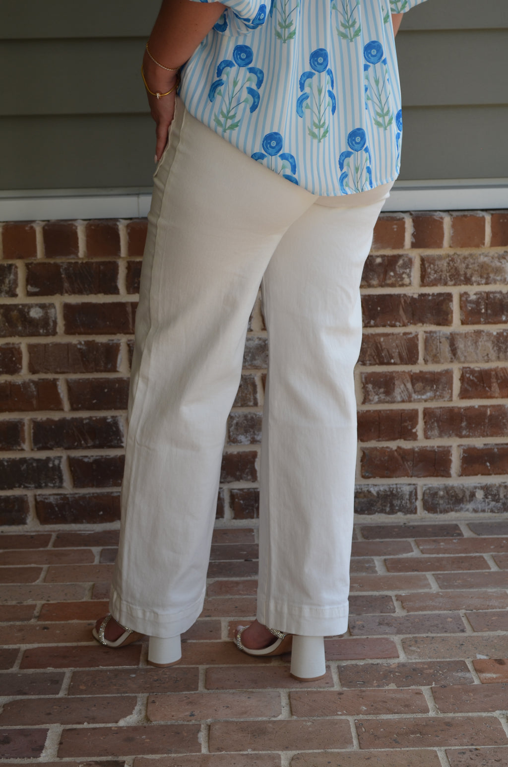 Solid Color Scalloped Patch Pocket Shift Jeans